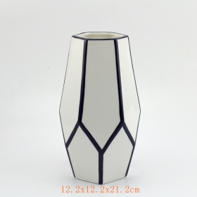 modern kerámia vázák fehér és fekete