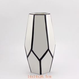 modern kerámia vázák fehér és fekete