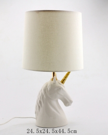 fehér kerámia egyszarvú asztali lámpa